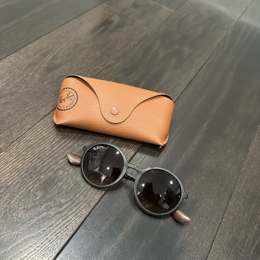 Ray-Ban Black Sunglasses with Brown Case